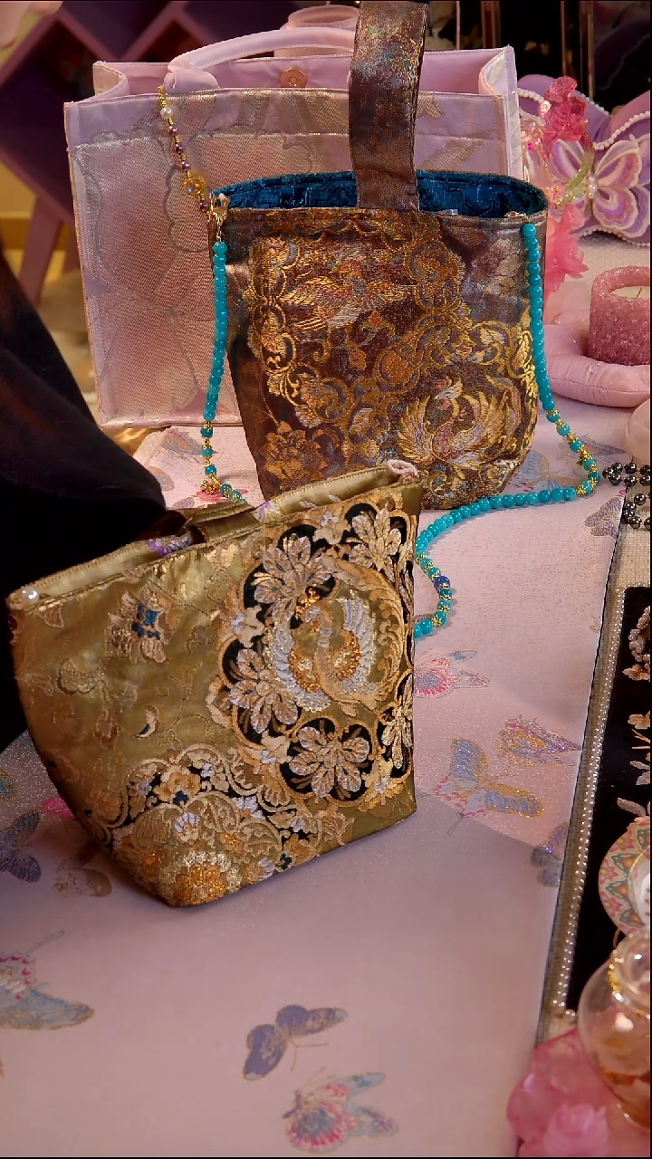  非遗西阵织 如图所示