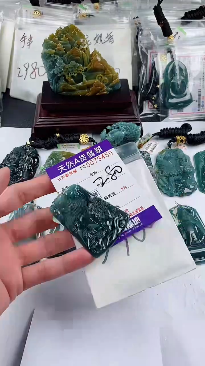 【闪购商品】翡翠颈饰未镶嵌            