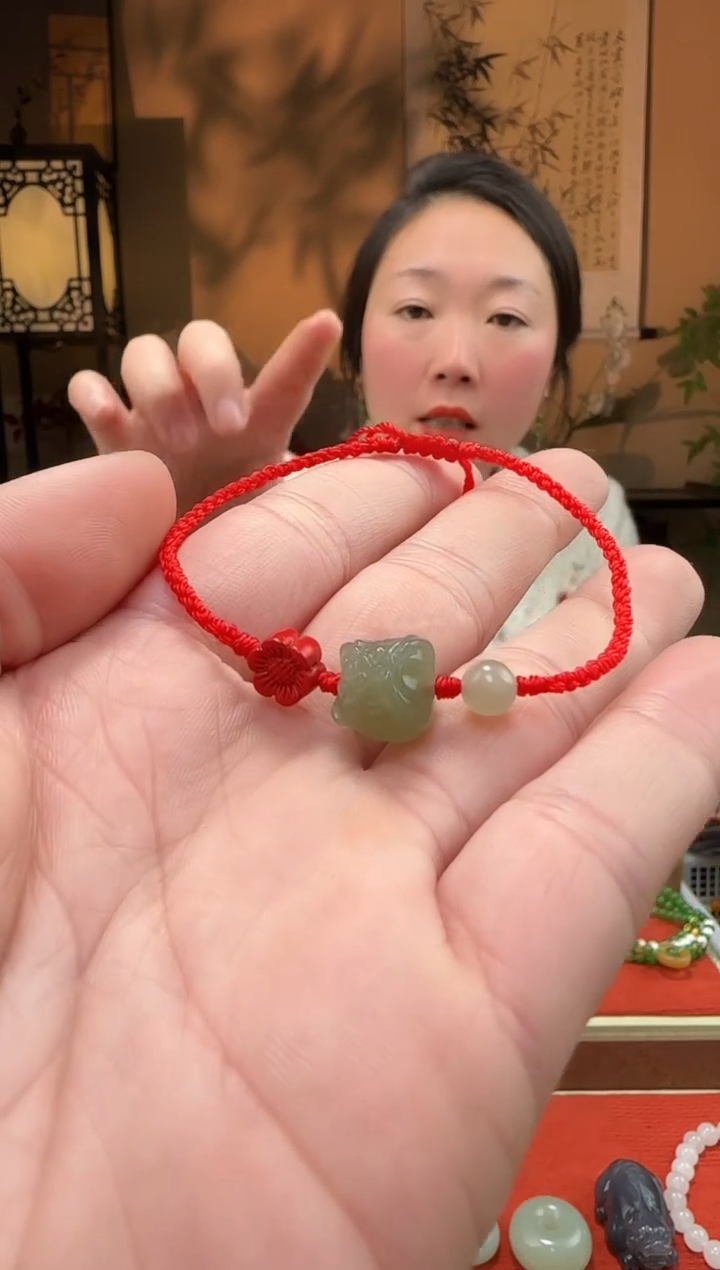 【闪购商品】和田玉手绳未镶嵌醒狮  