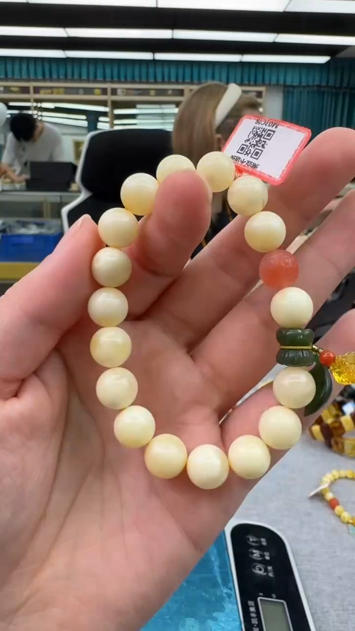 未镶嵌琥珀手链179秒拍号 假一罚三