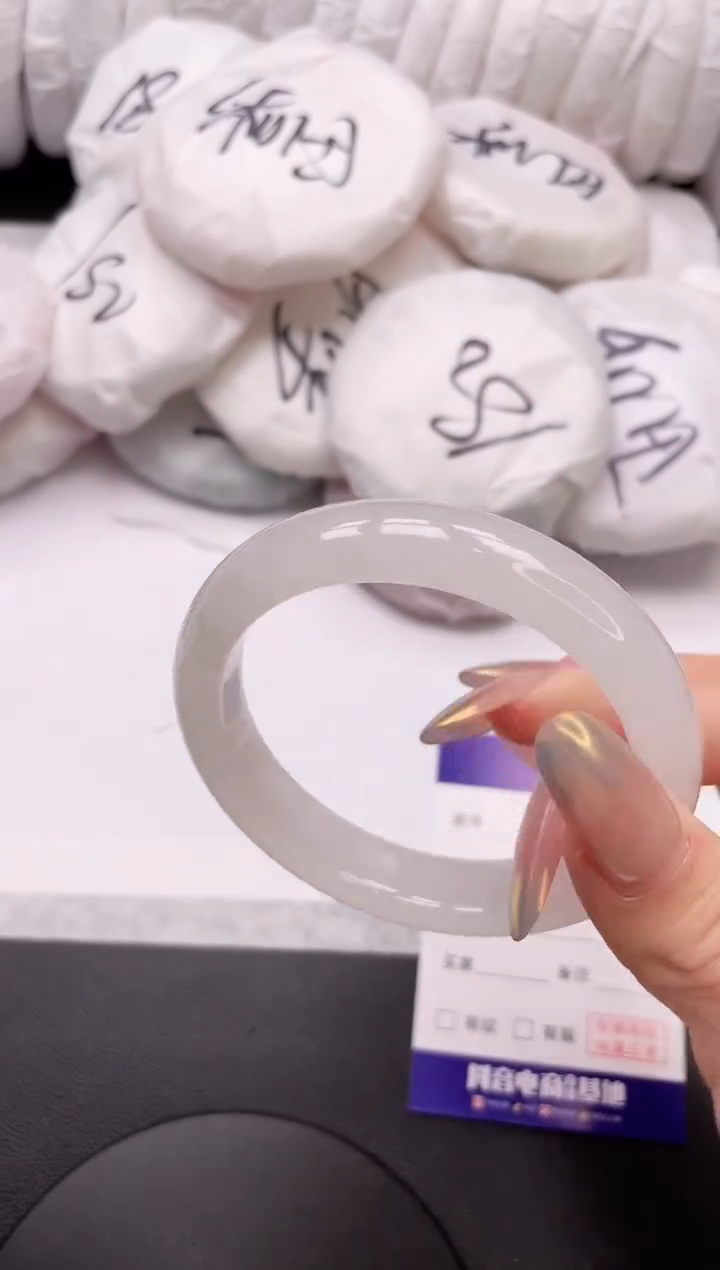 【闪购商品】石英质玉手镯未镶嵌24L352-60