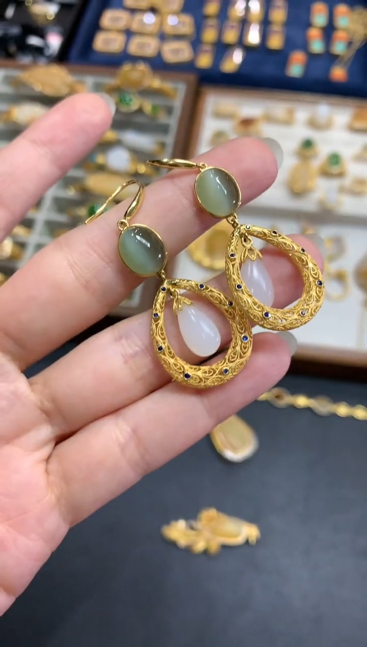 【闪购商品】和田玉耳饰18K金镶嵌A735|9800