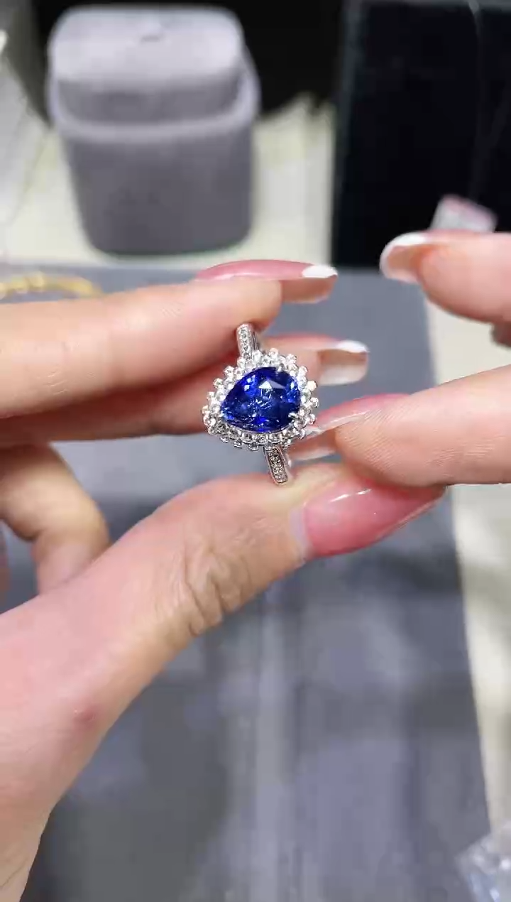 【闪购商品】蓝宝石戒指18K金镶嵌·