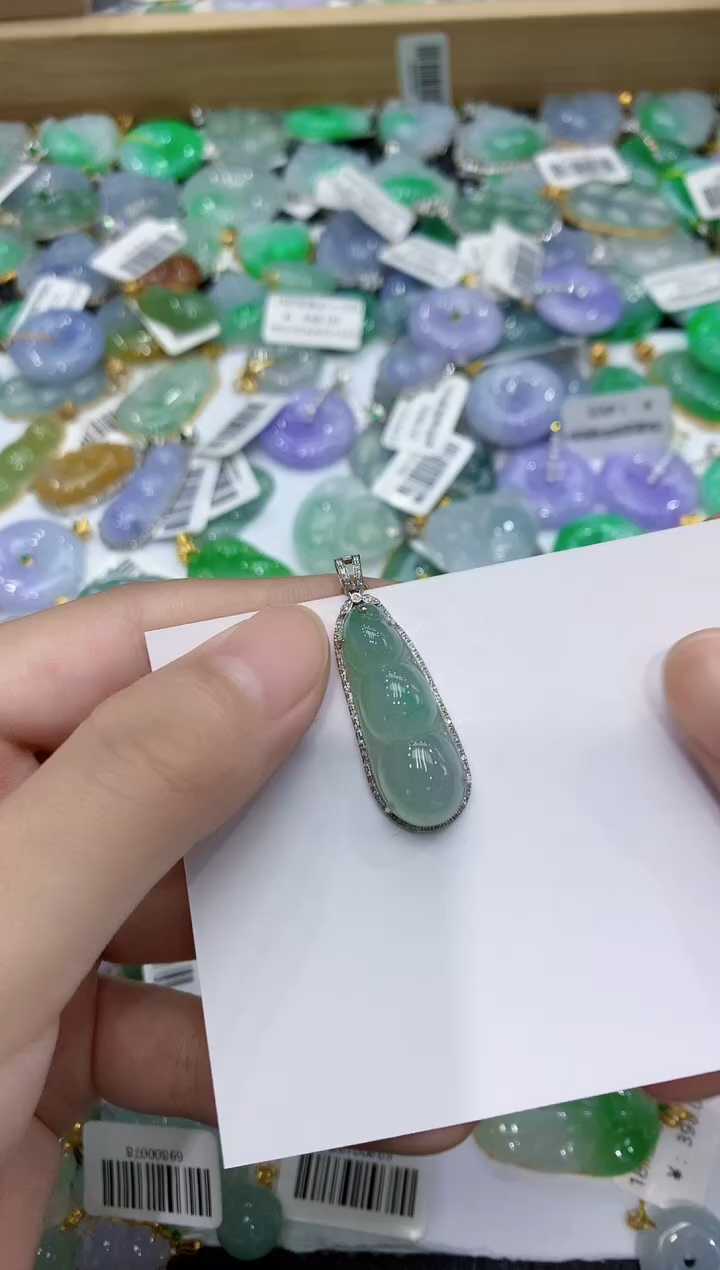 翡翠18K金镶嵌颈饰111111111