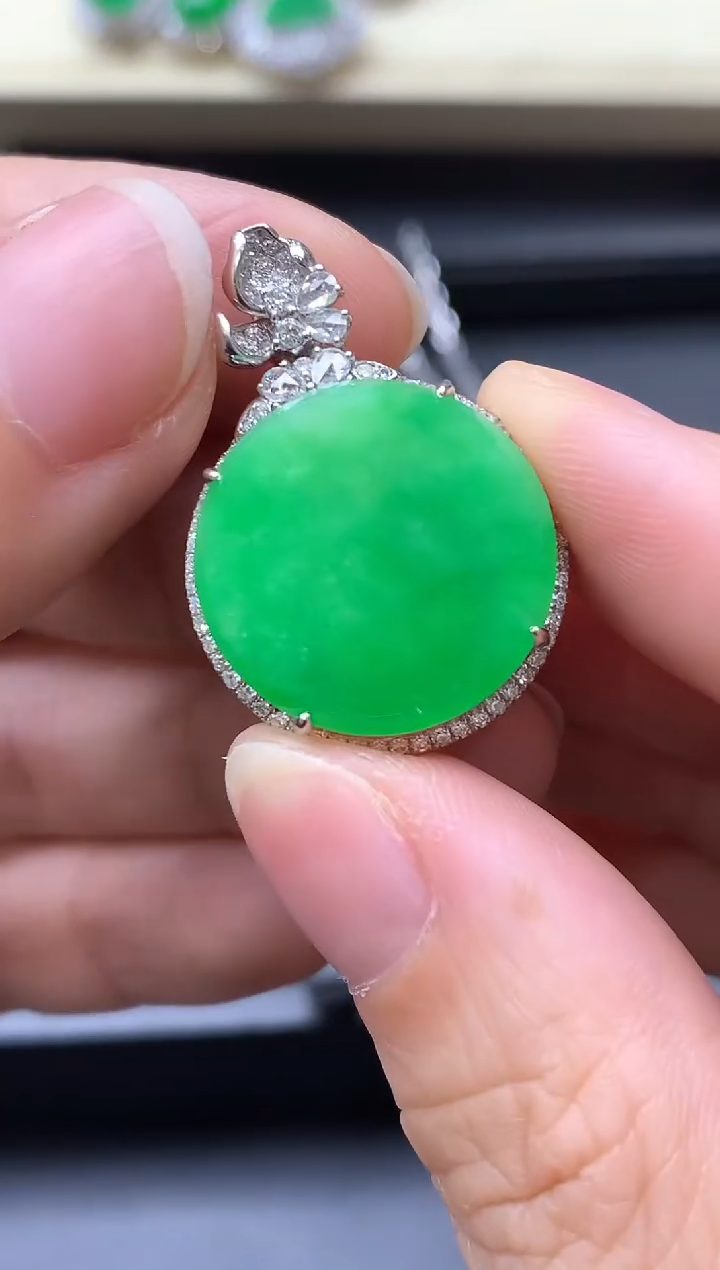 颈饰18K金镶嵌翡翠811-中国好珍宝