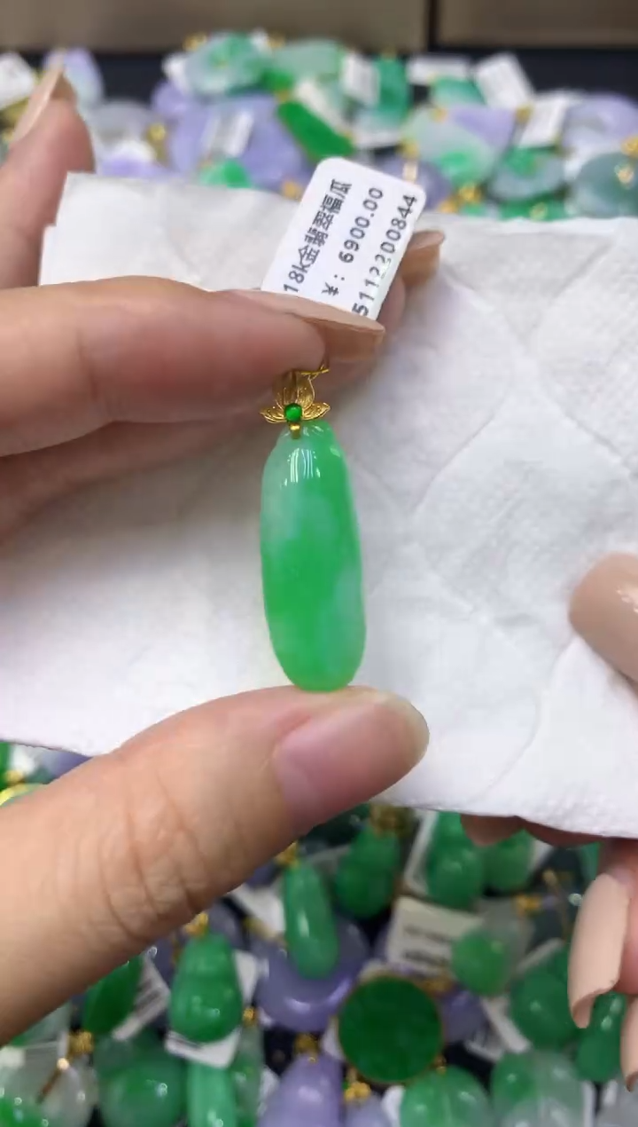 颈饰18K金镶嵌翡翠天然缅甸翡翠A货