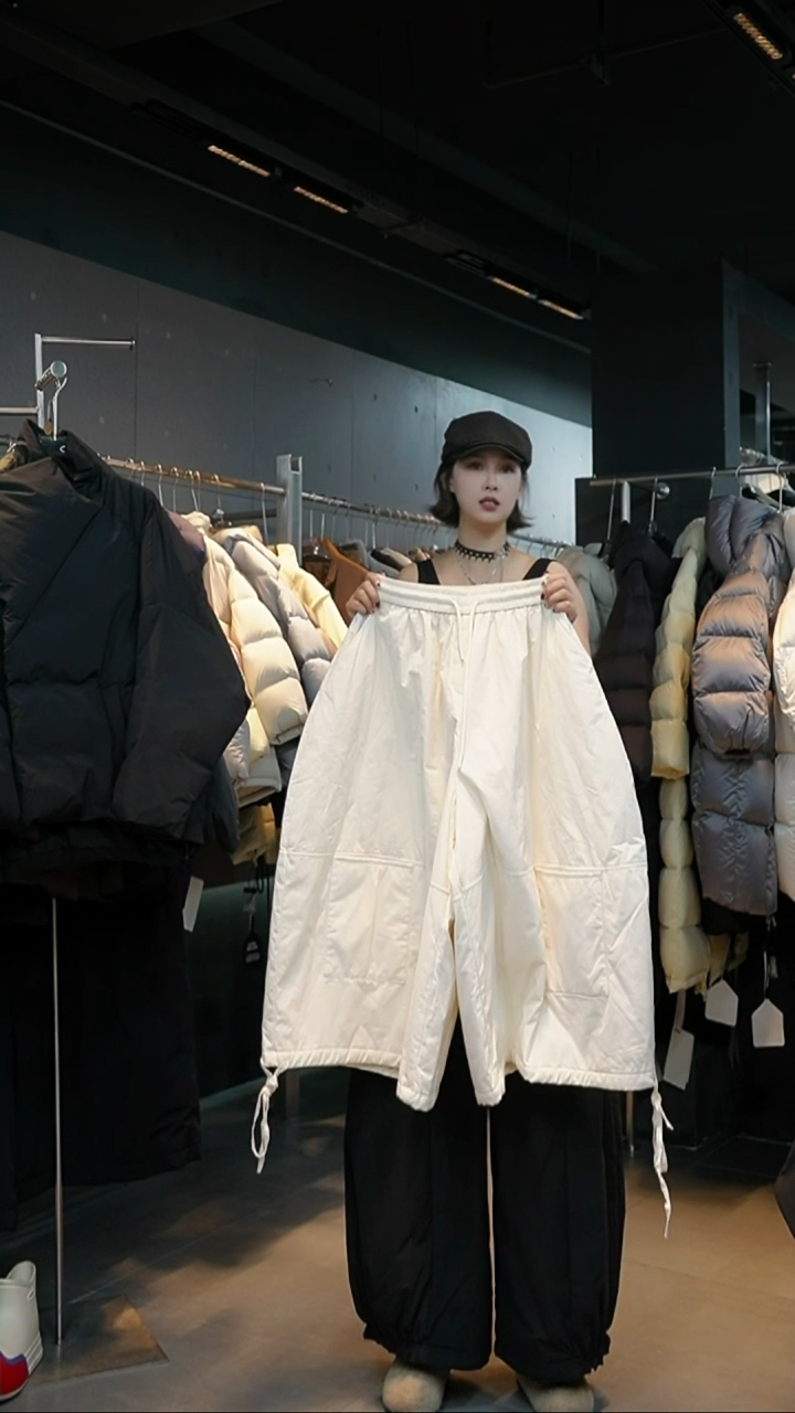 钮****姨杏色裤子杏色裤子