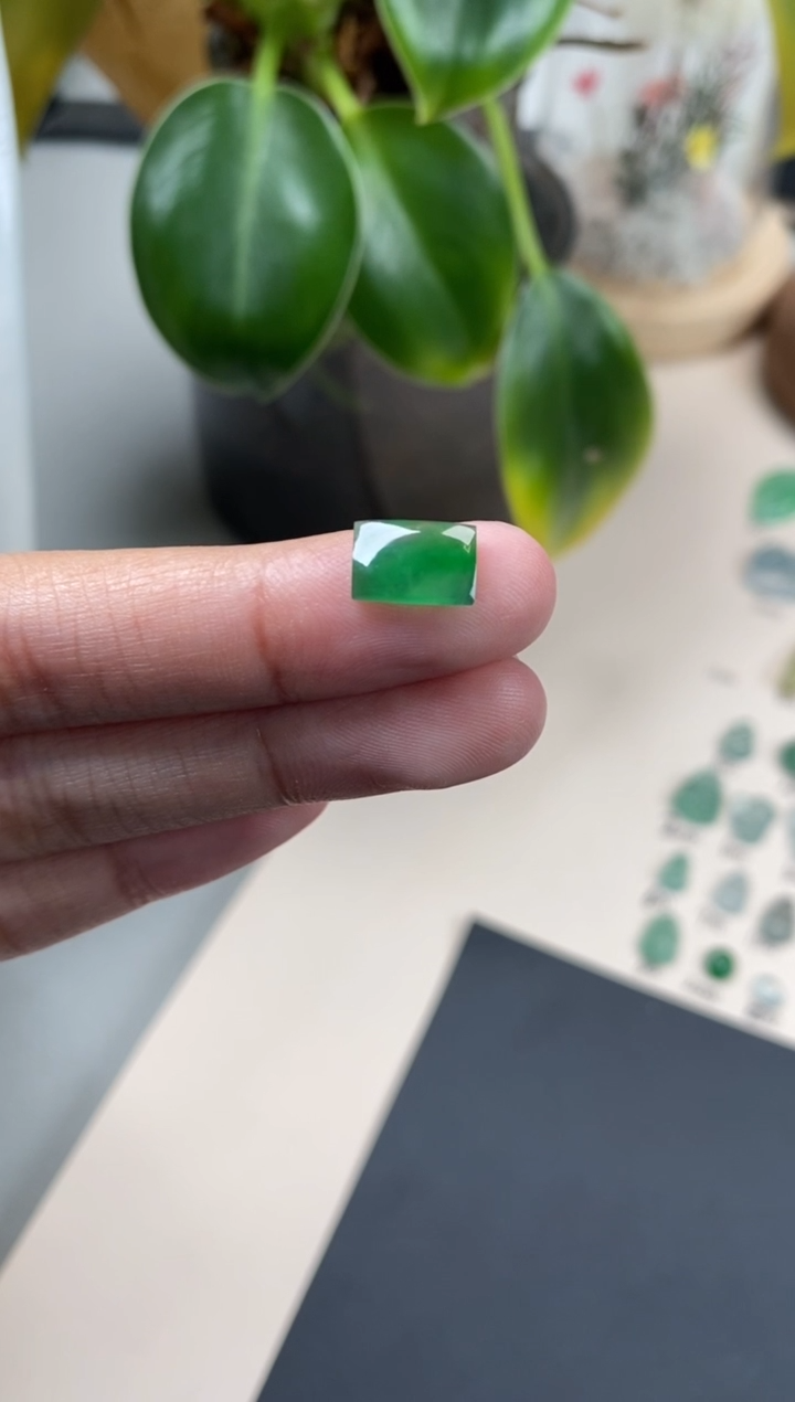 【闪购商品】翡翠颈饰未镶嵌翡翠冰绿马鞍