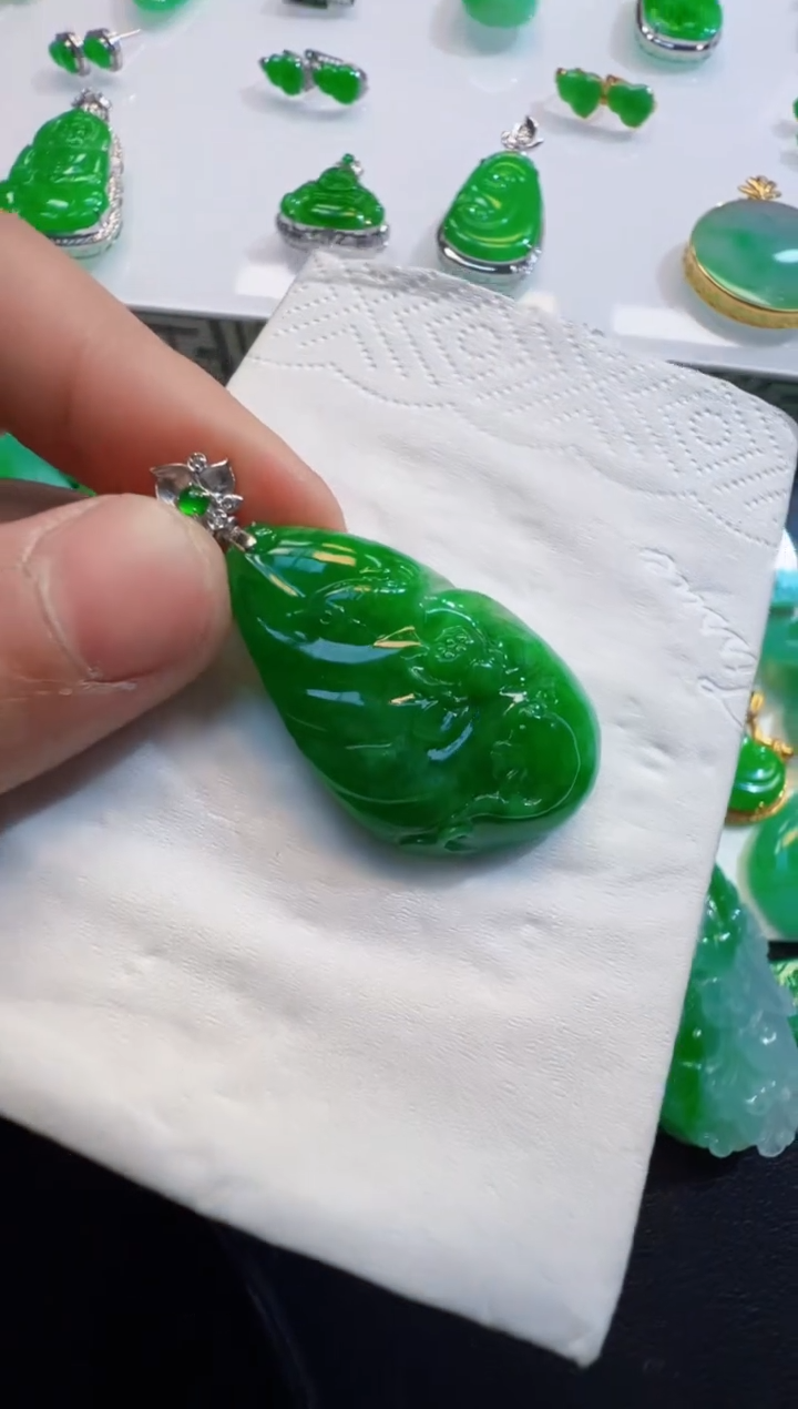 翡翠18K金镶嵌吊坠(不含链)荷叶