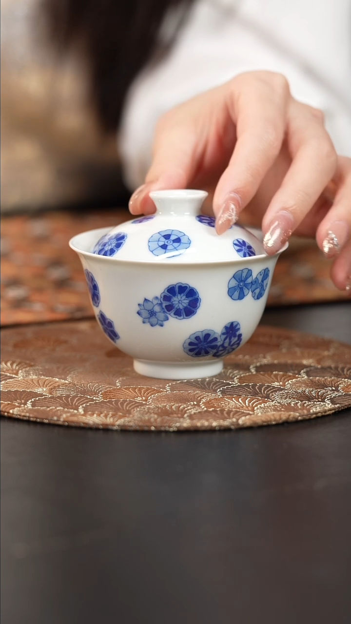 【闪购商品】杯看山柴窑青花皮球花