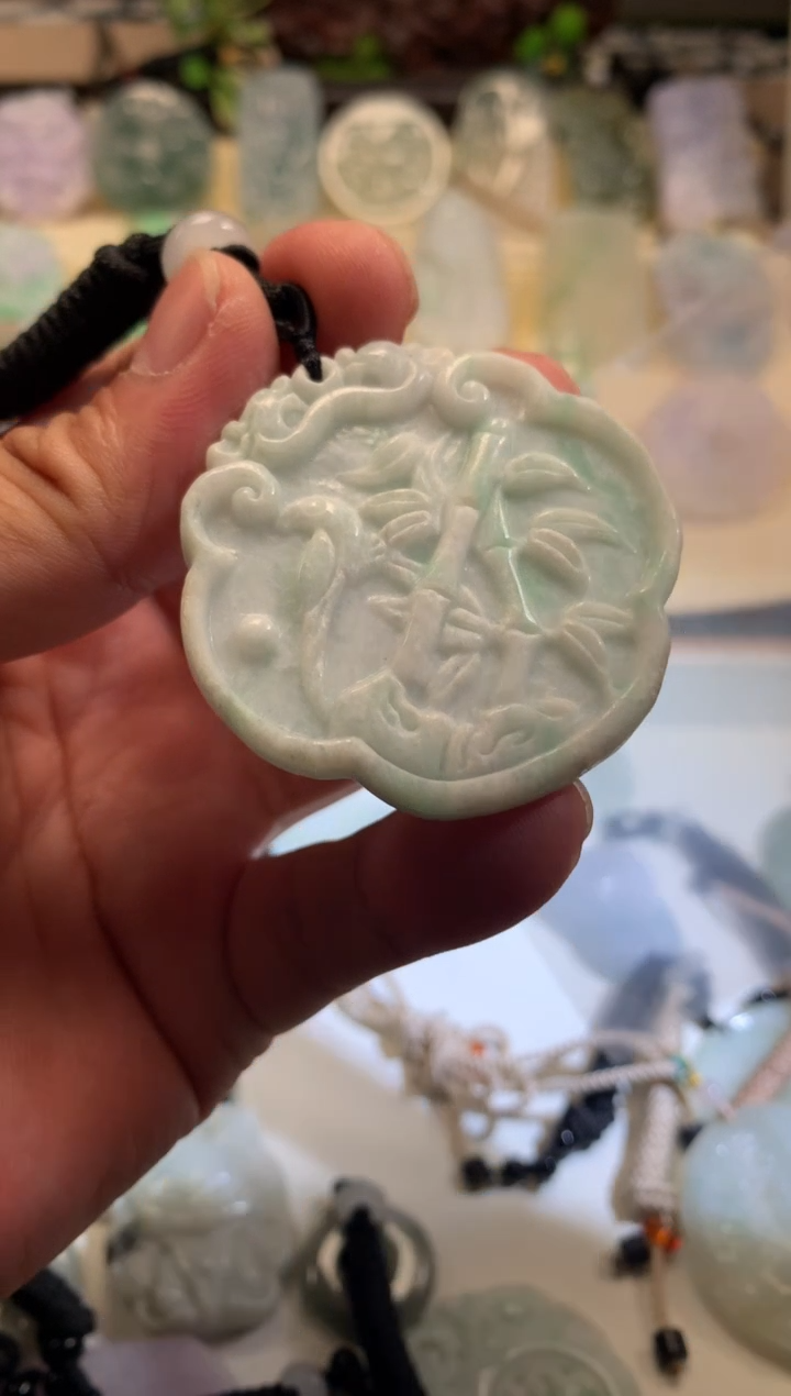 翡翠未镶嵌颈饰7/03/071