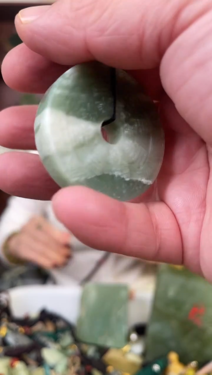 未镶嵌蛇纹石玉颈饰``