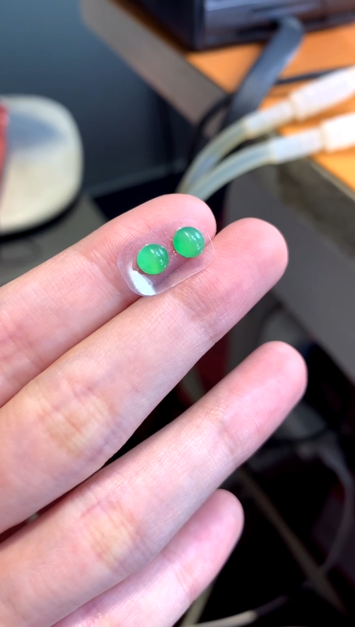 颈饰未镶嵌翡翠蛋面