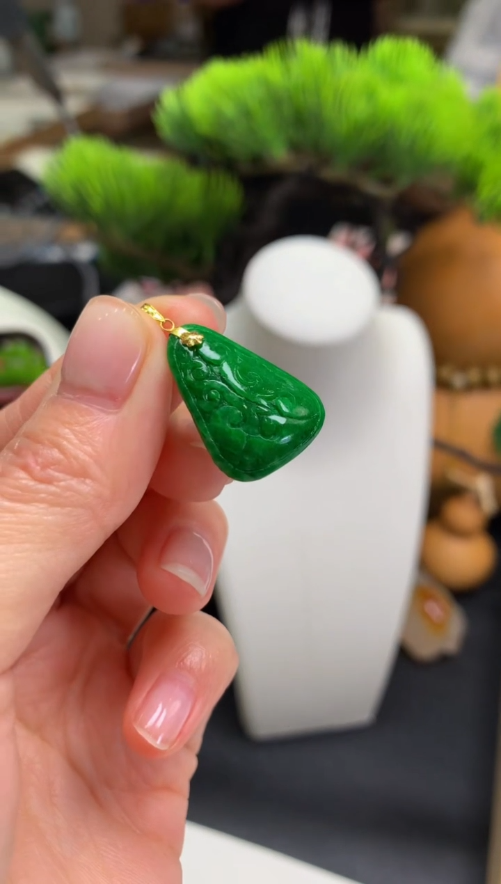 翡翠18K金镶嵌颈饰小*金---80240