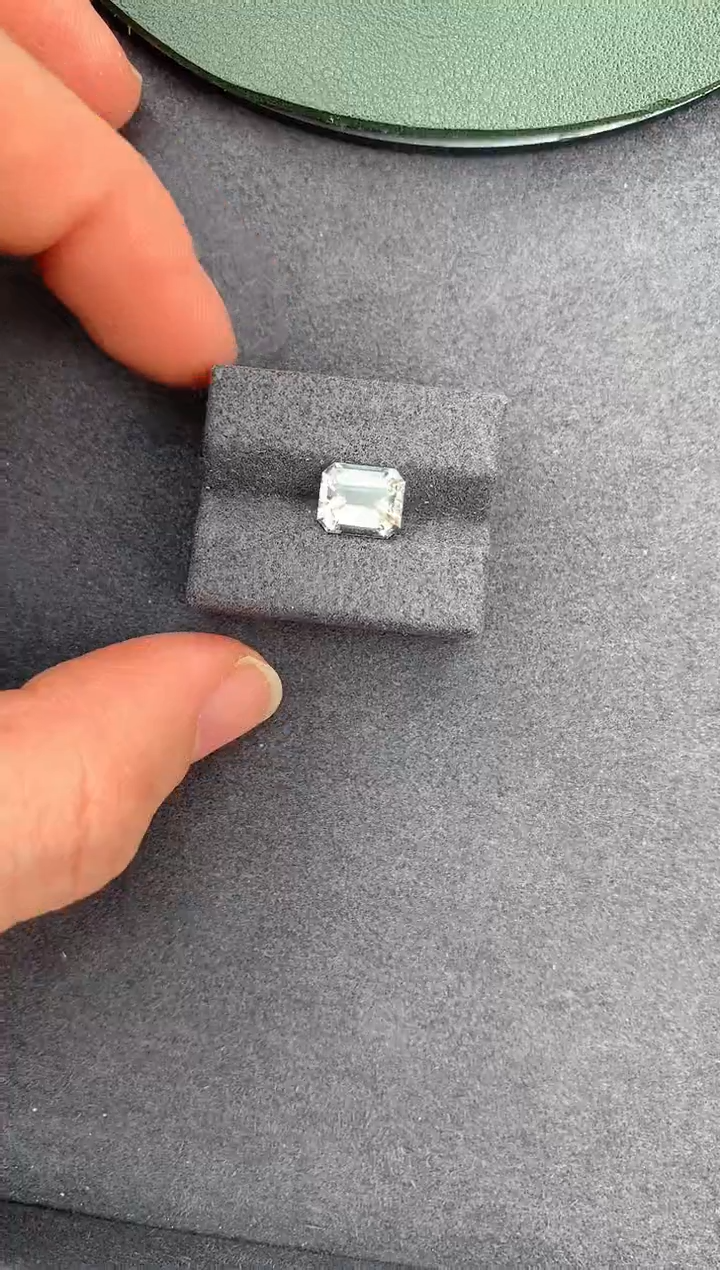 【闪购商品】绿柱石裸石未镶嵌1.8ct白海蓝