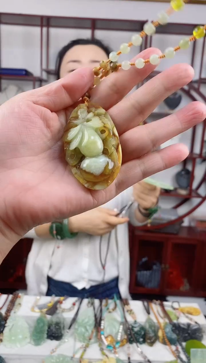 未镶嵌岫玉颈饰葫芦