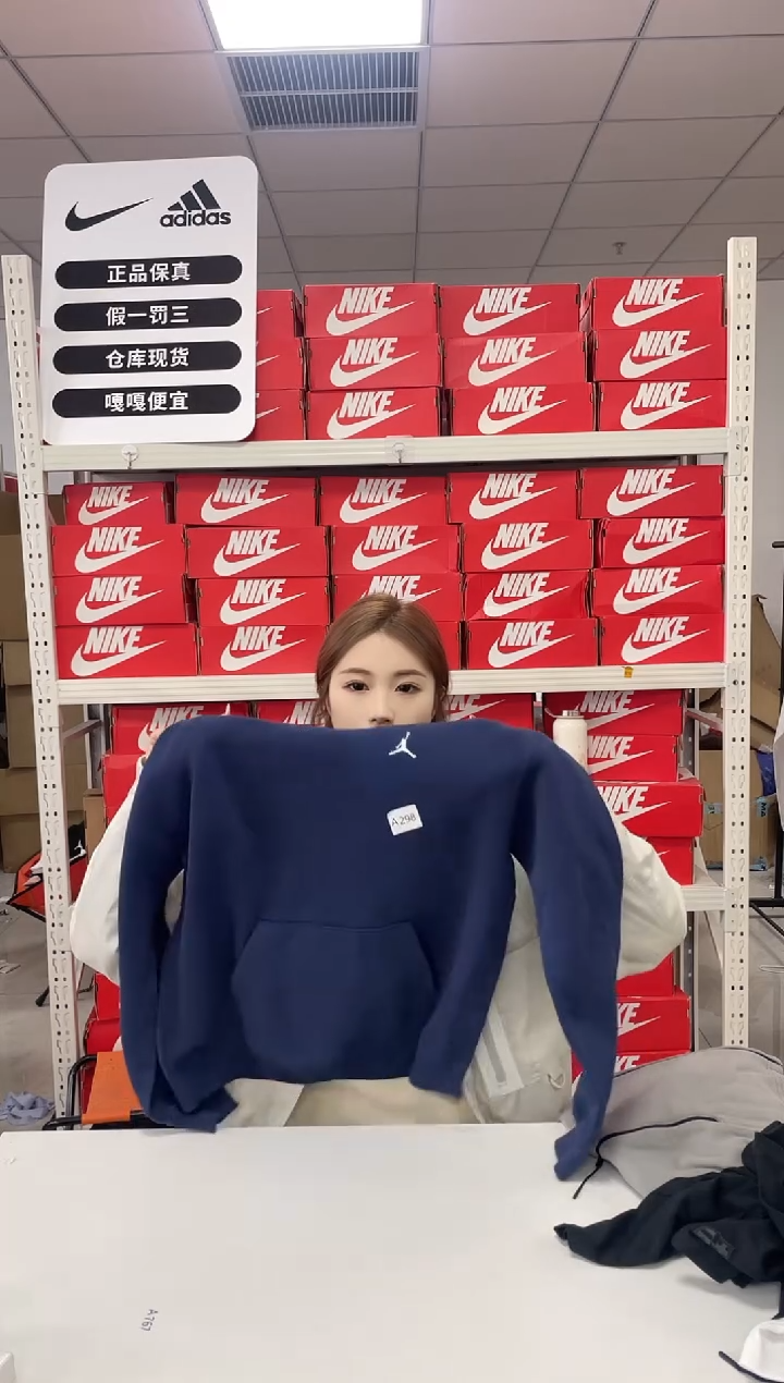 编码 298闪购尺码 s  Nike/耐克卫衣卫裤以直播间过款为主