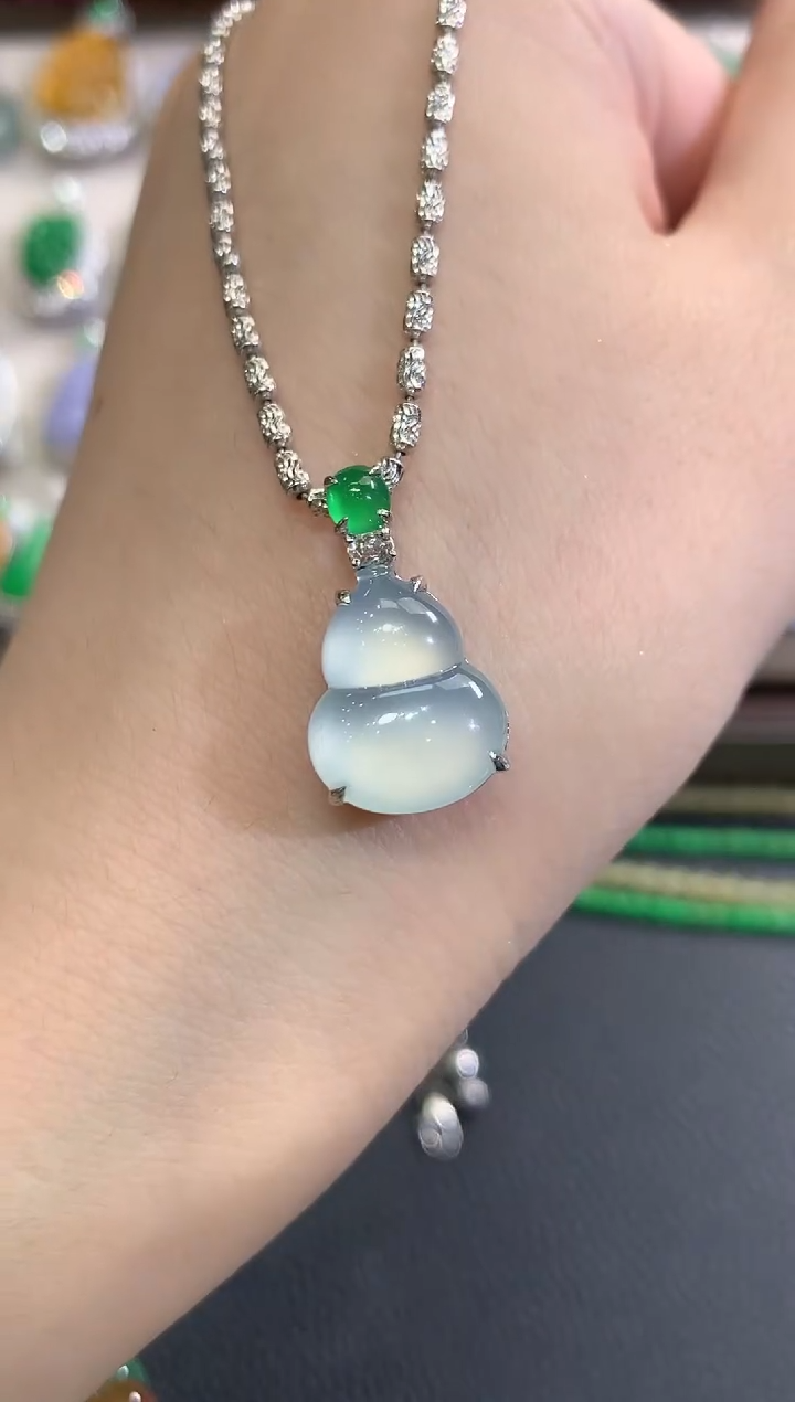 吊坠(不含链)18K金镶嵌翡翠春日珠宝 D16      