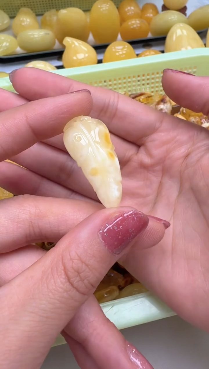 裸石琥珀未镶嵌如图