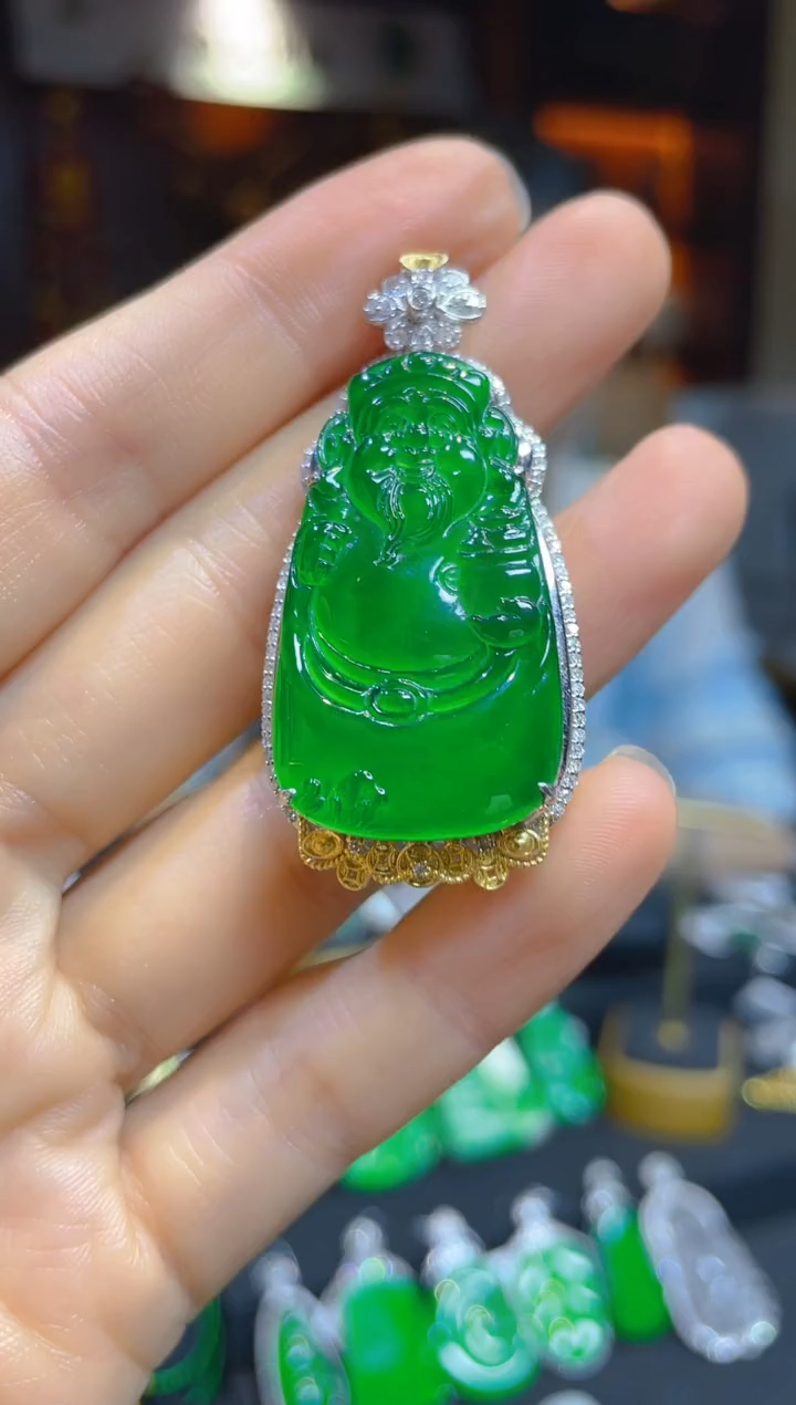 【闪购商品】翡翠颈饰18K金镶嵌104293天然A货翡翠行长吊坠