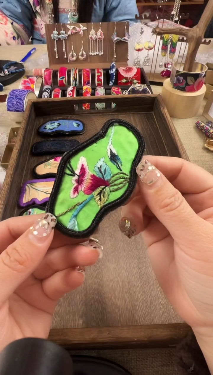 【闪购商品】织绣民族风老绣饰品143