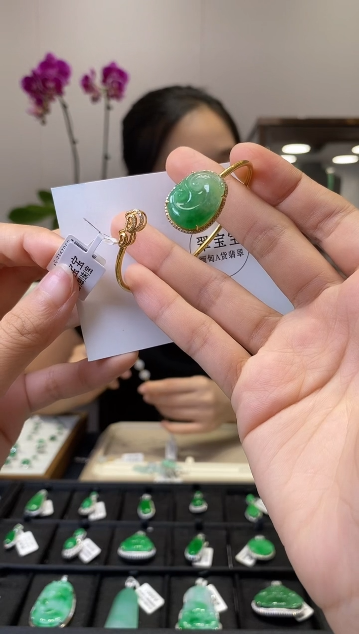 18K金镶嵌手镯翡翠D6279 如意手镯 含运营费