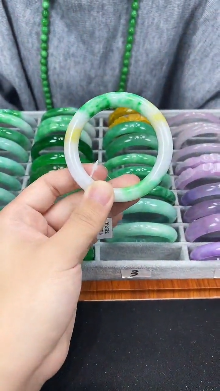 【闪购商品】砖雕s78 奶白底飘花手镯 圈口54.5