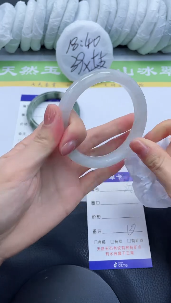 【闪购商品】石英质玉手镯未镶嵌A22-60+