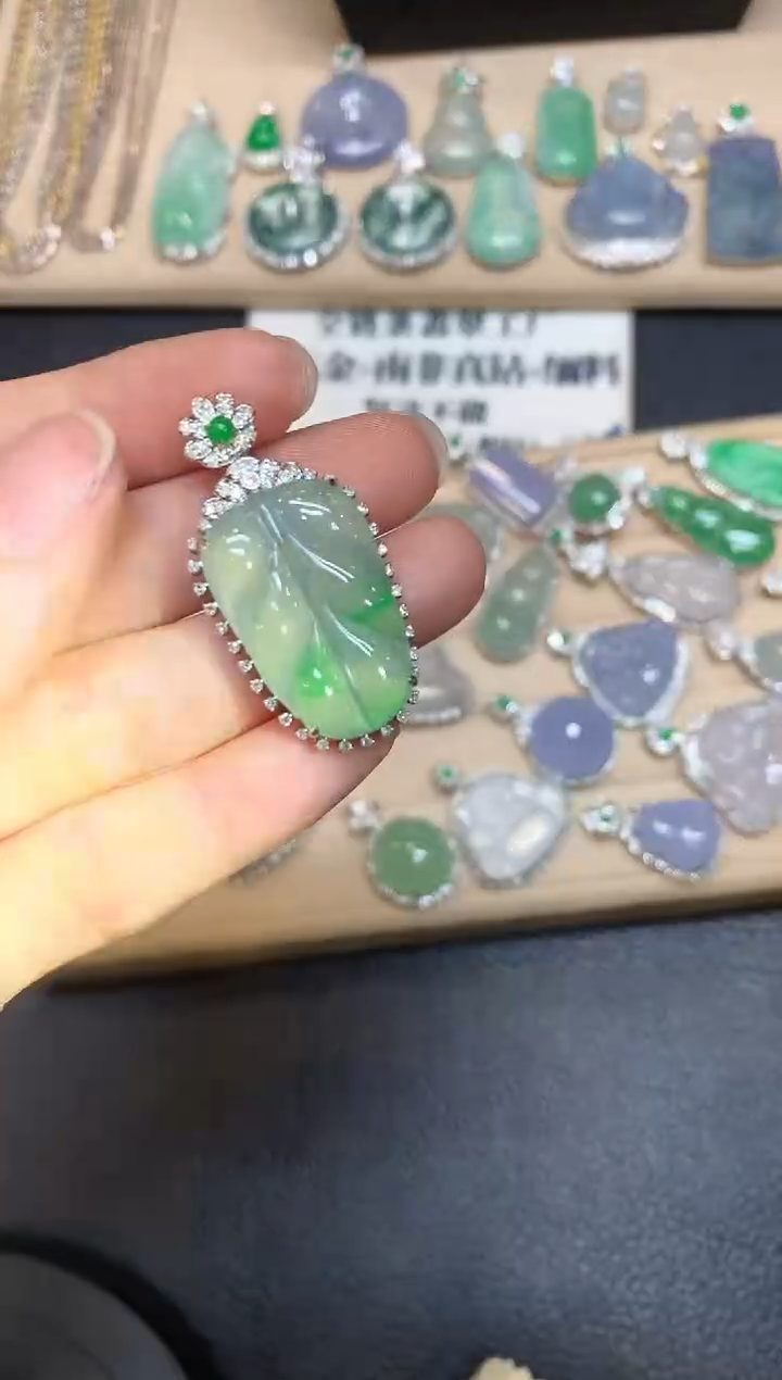 【闪购商品】翡翠颈饰18K金镶嵌【无服务费
