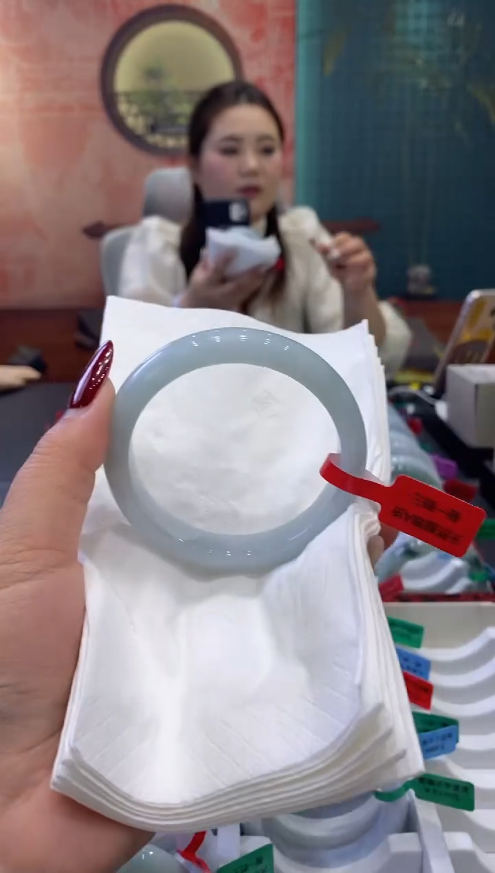 【闪购商品】翡翠手镯未镶嵌多人0017292