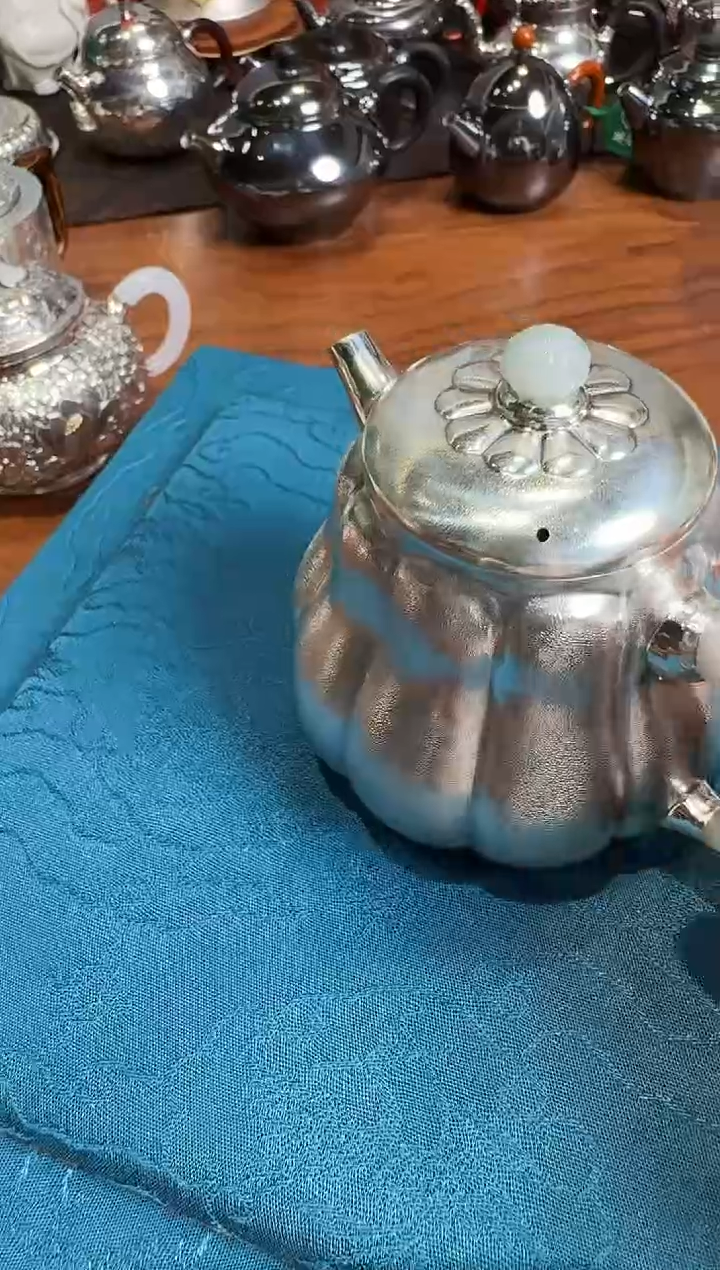 -9***9寸发标 手作錾刻福禄祥瓜壶