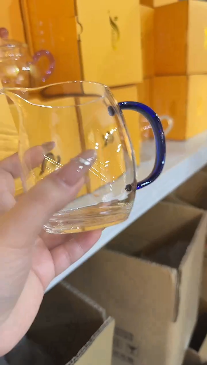 蓝色诚然公道杯  