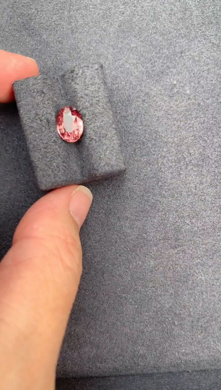【闪购商品】彩色蓝宝石裸石未镶嵌2.1ct帕帕拉恰