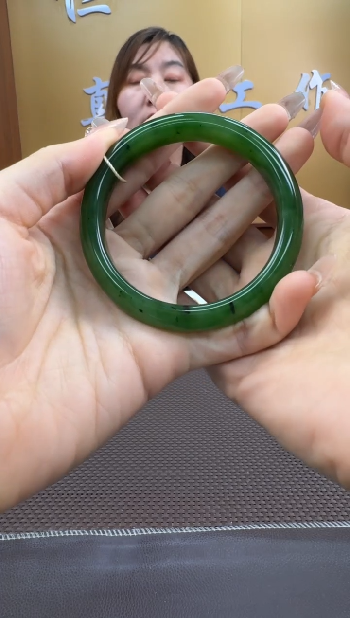 【闪购商品】和田玉手镯未镶嵌60