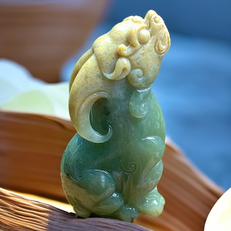 河磨玉椴树林料上古神兽望天吼小摆件手把均可细皮黄绿肉有结构