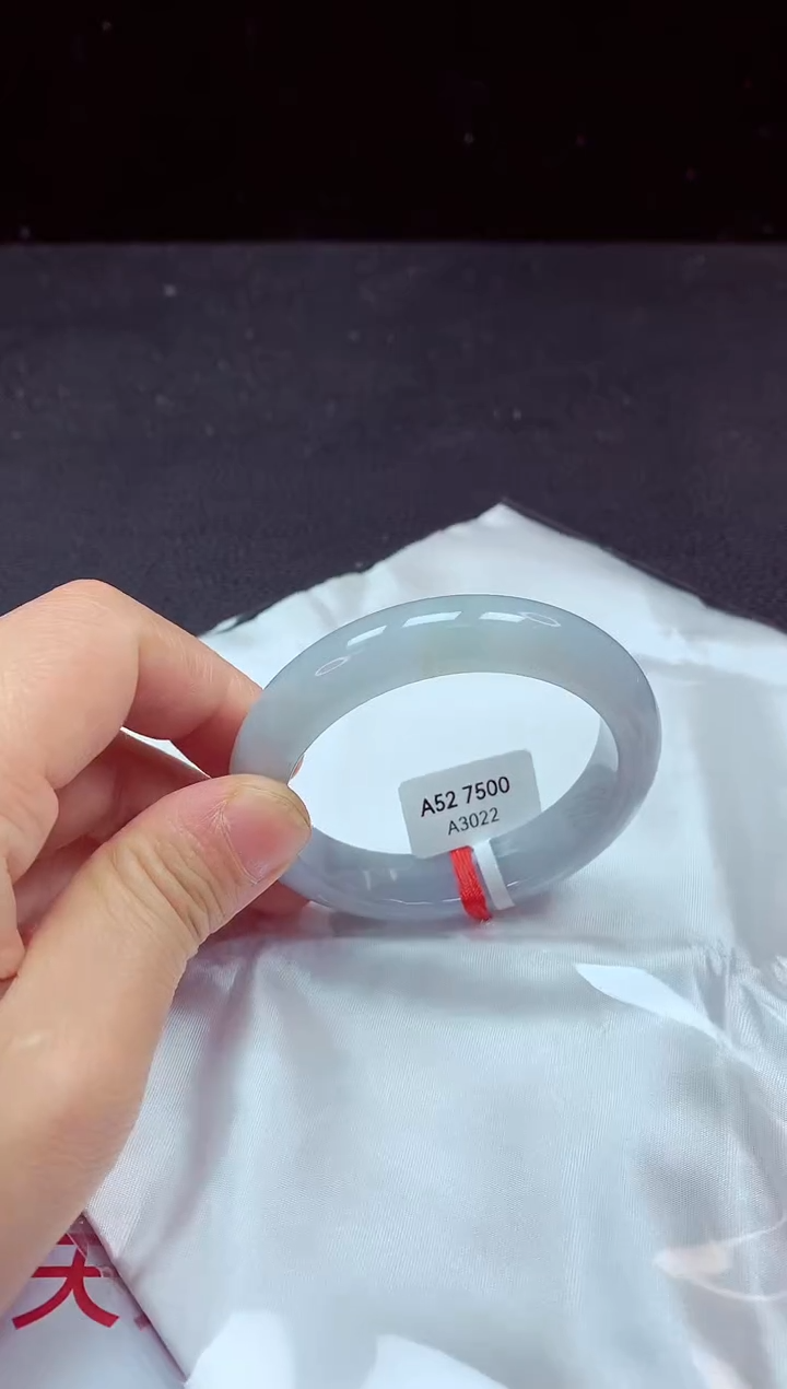 【闪购商品】翡翠手镯未镶嵌镯子52+