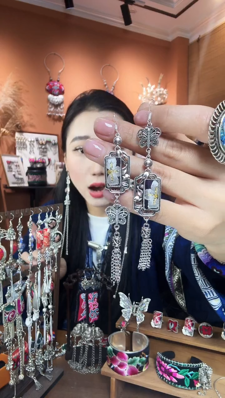 【闪购商品】刺绣纯手工民族风耳环