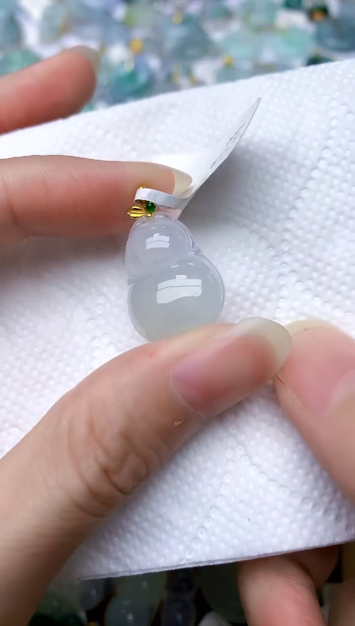 颈饰18K金镶嵌翡翠天然A货翡翠