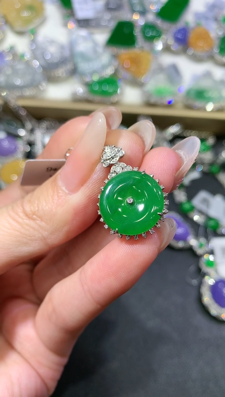 【闪购商品】翡翠吊坠(不含链)18K金镶嵌82-扣子