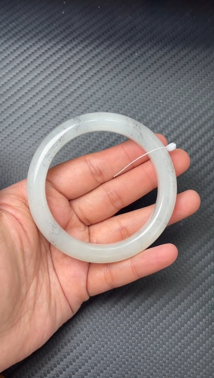 未镶嵌手镯和田玉黑山微色差57+M