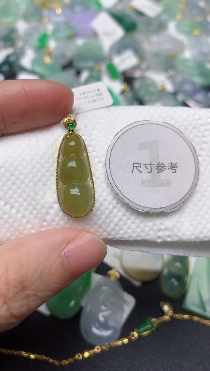 颈饰18K金镶嵌翡翠天然缅甸A货翡翠