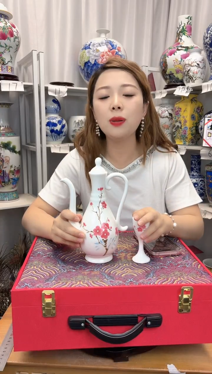 瓶景德镇水点梅花酒壶