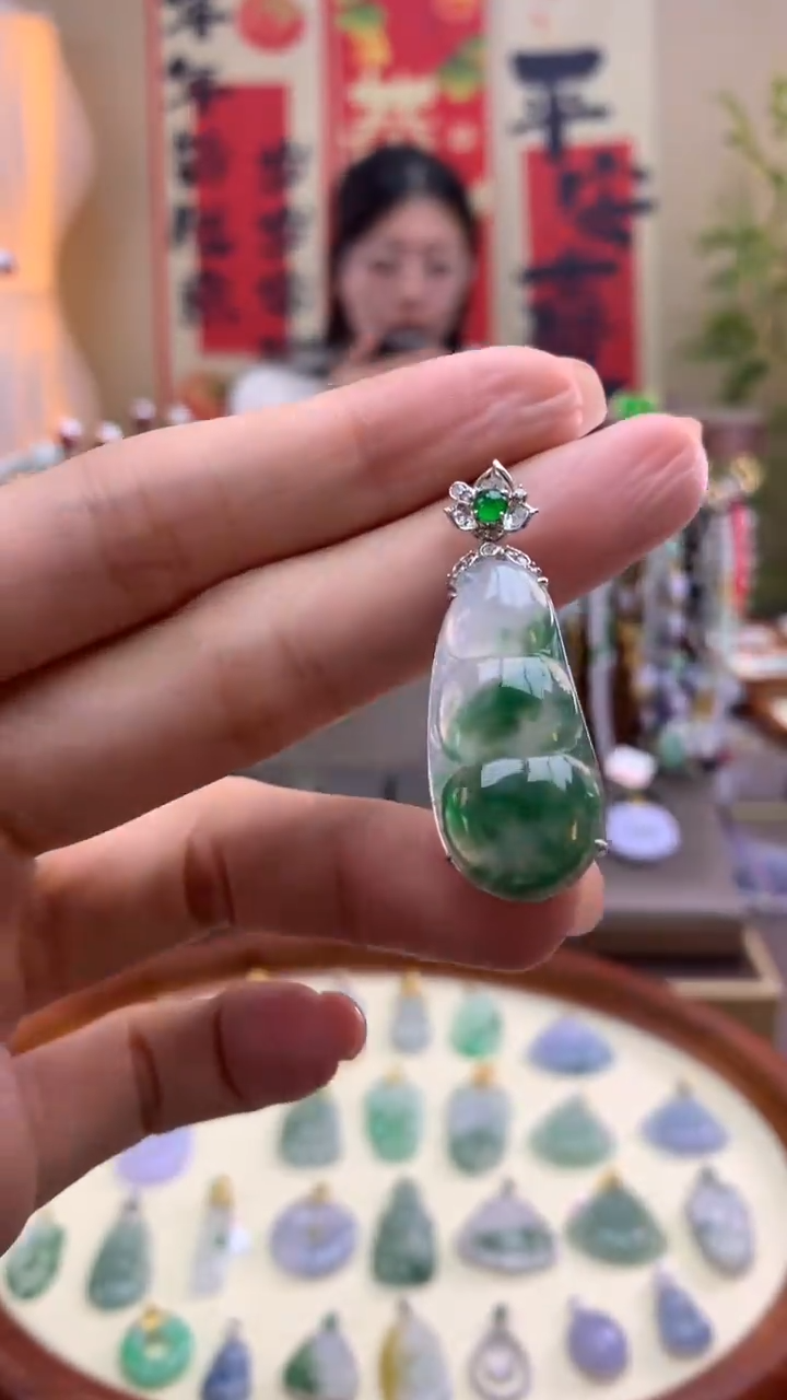 【闪购商品】翡翠颈饰18K金镶嵌天然a货翡翠吊坠