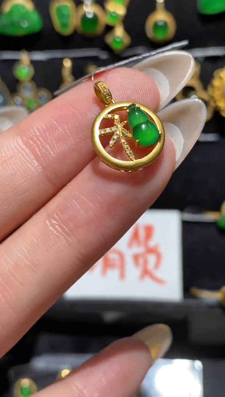 【闪购商品】翡翠颈饰18K金镶嵌吊坠