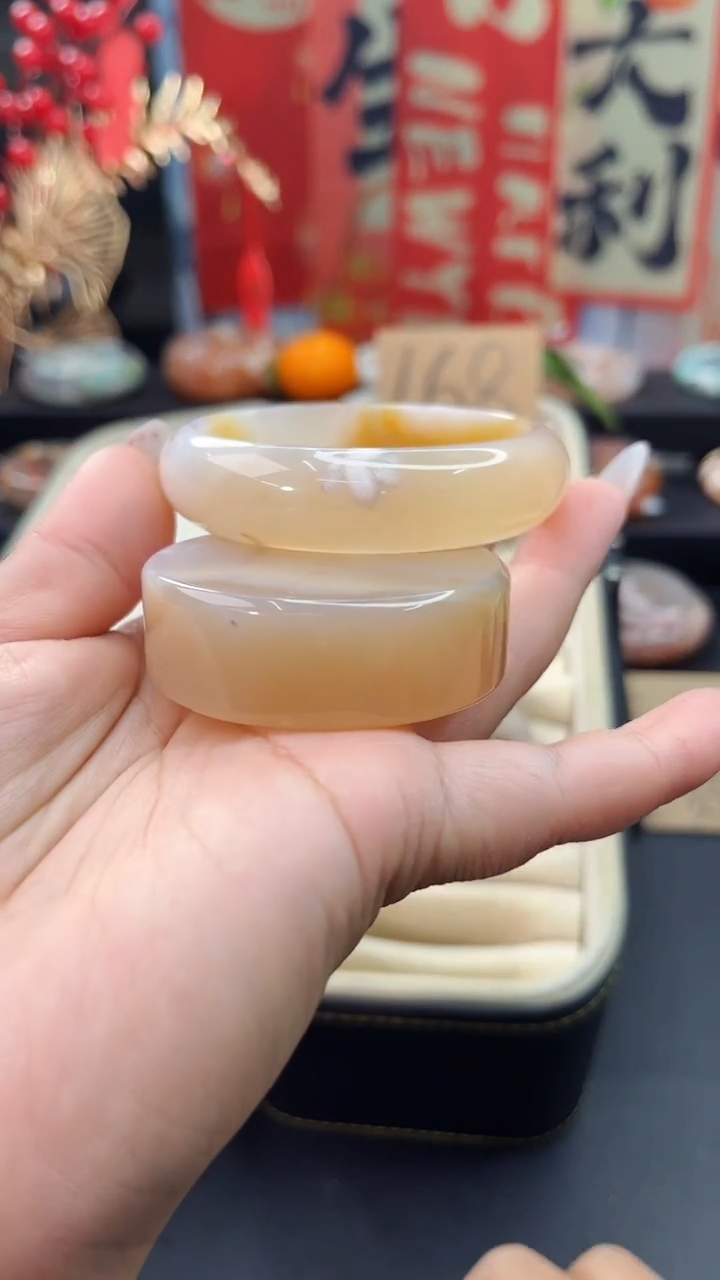 【闪购商品】石英质玉手镯未镶嵌赠送镯心（圈口54）