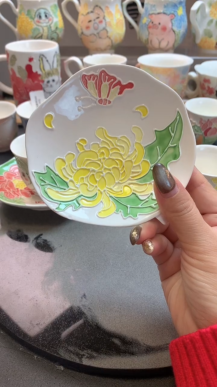 一味*手绘*彩蝶戏菊碟