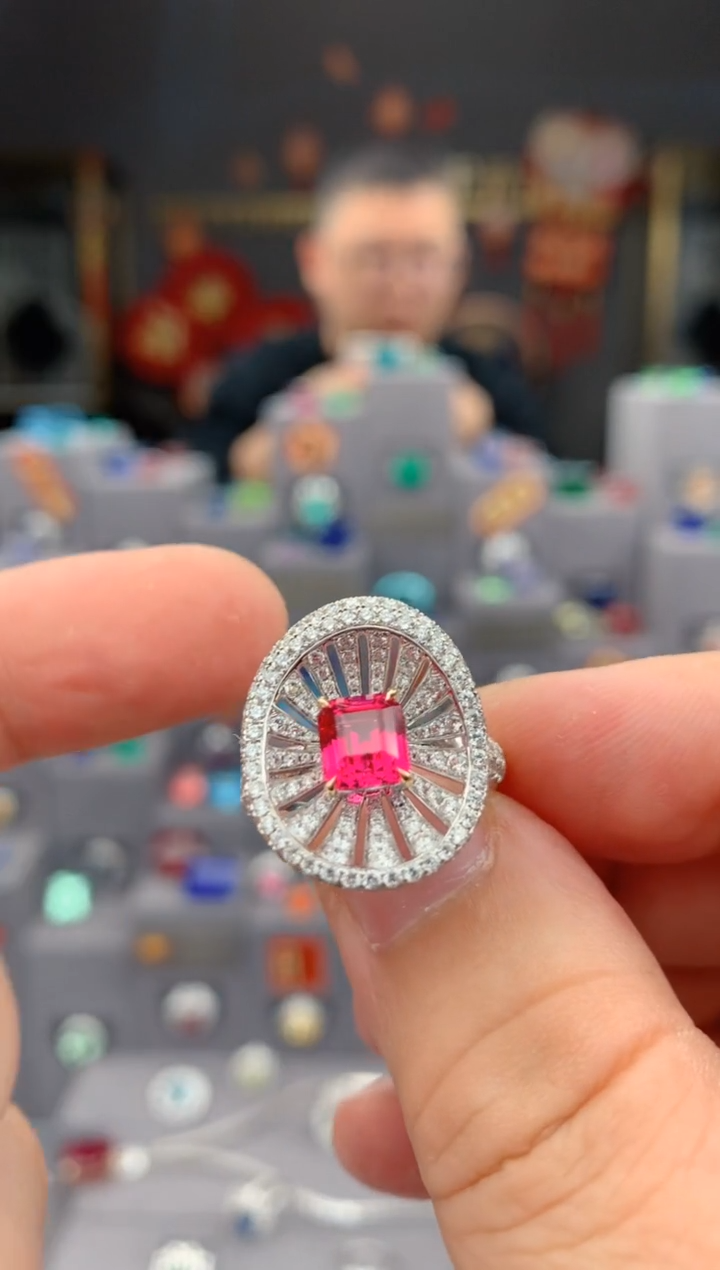 【闪购商品】尖晶石戒指18K金镶嵌1.5ct尖晶石戒指