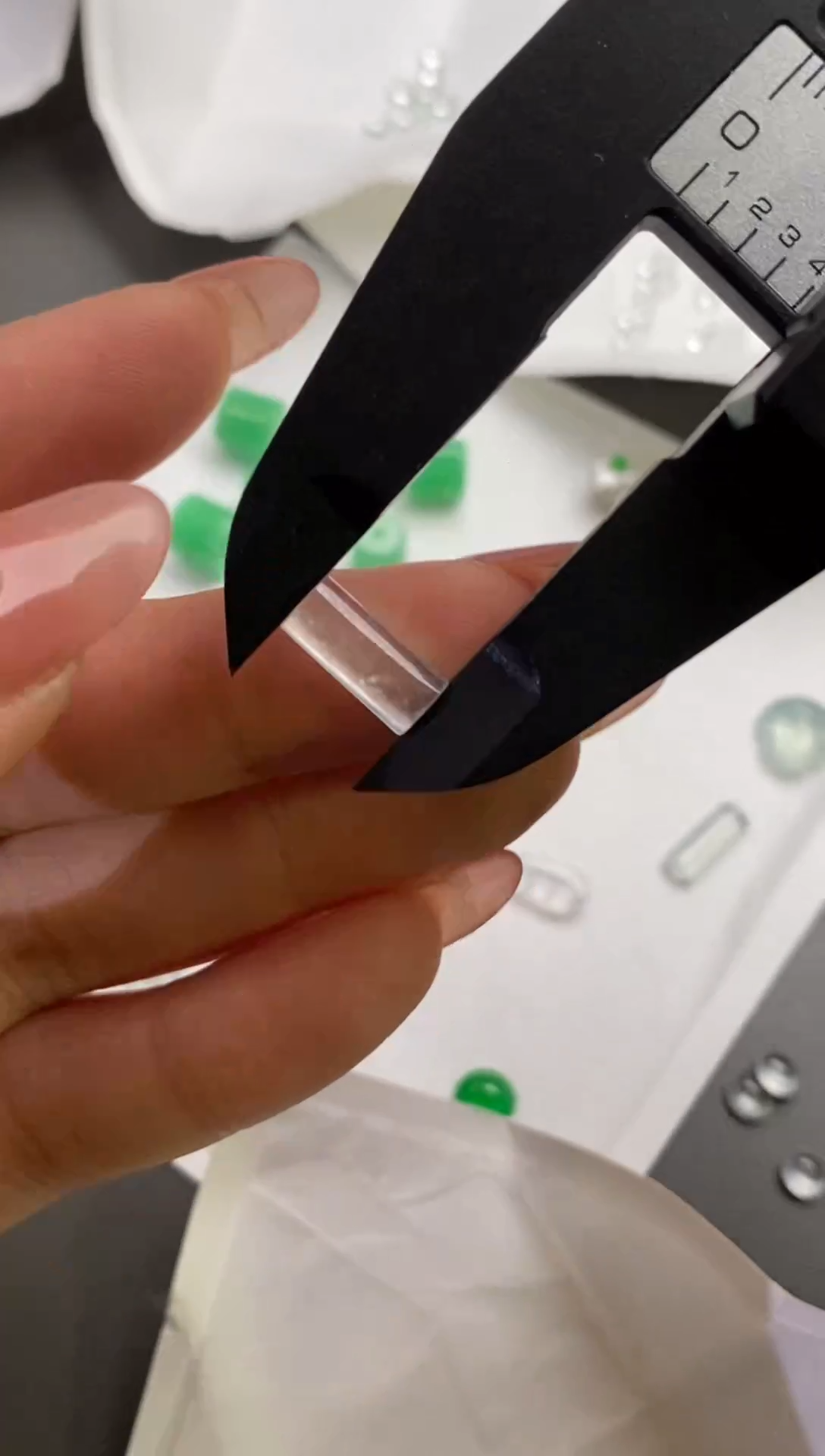 未镶嵌散珠翡翠玻璃马鞍