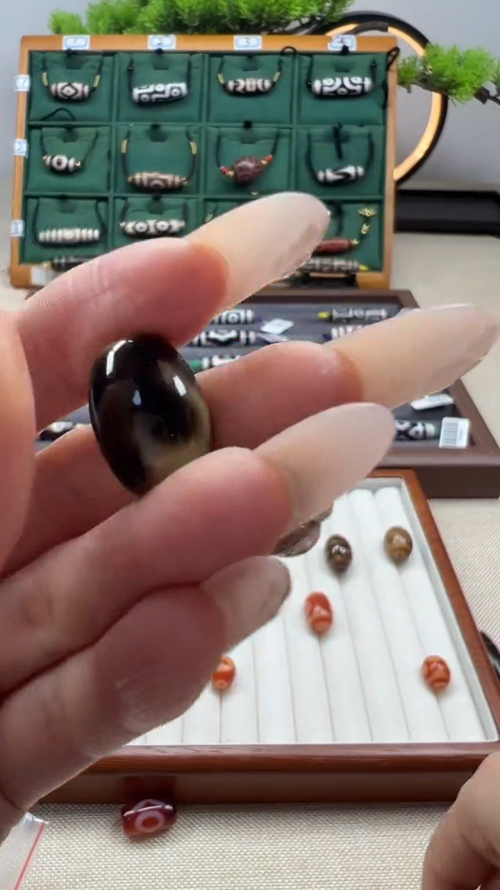 玛瑙/玉髓（覆膜）颈饰未镶嵌41微瑕随机发货