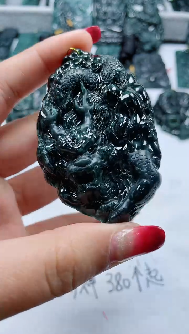 【闪购商品】翡翠颈饰未镶嵌            